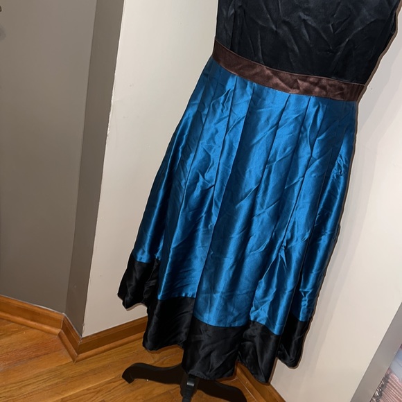 Alfani shimmery, beautiful pleated Dress 💯% Silk - Picture 9 of 14